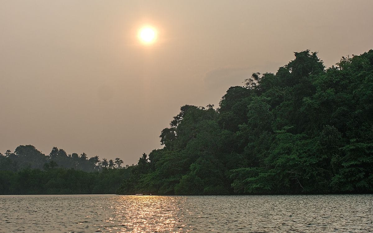 Island hopping on Koggala Lake