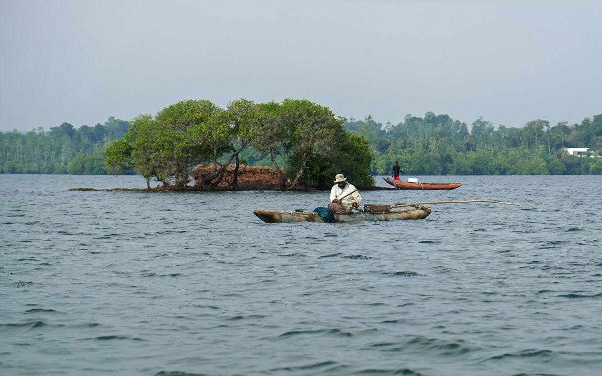 Island hopping on Koggala Lake