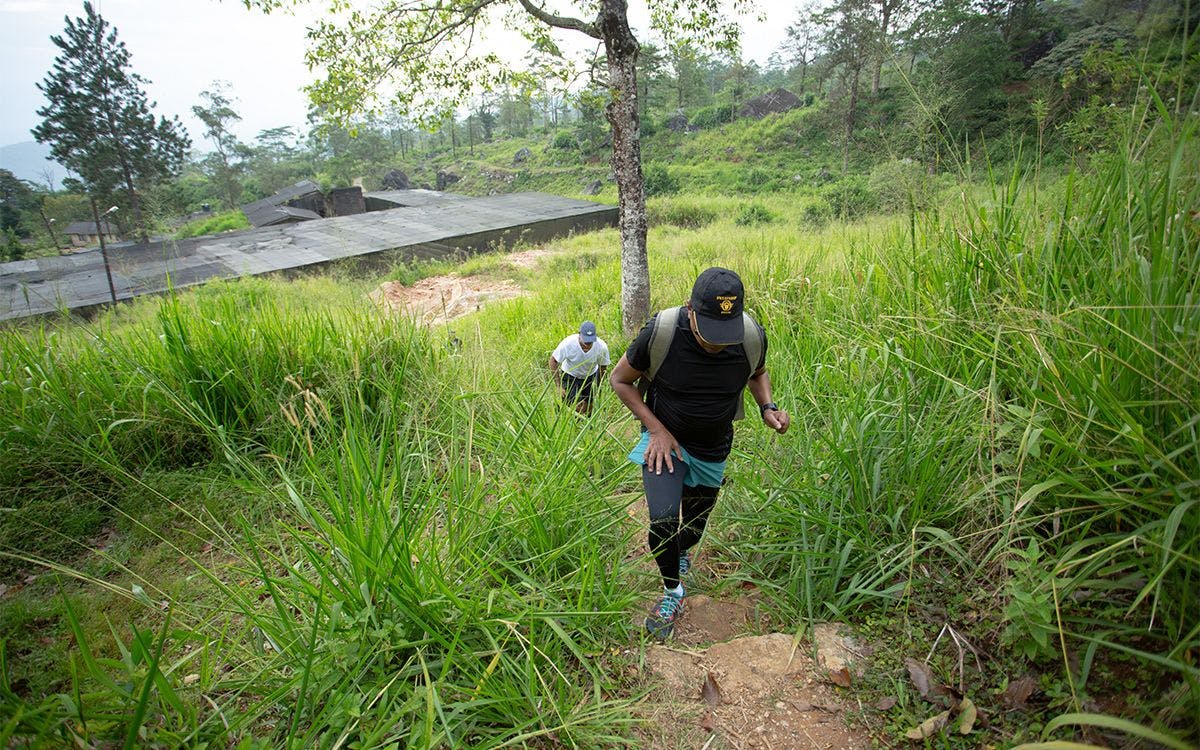 exploring-hanthana-mountains-with-johann-peries